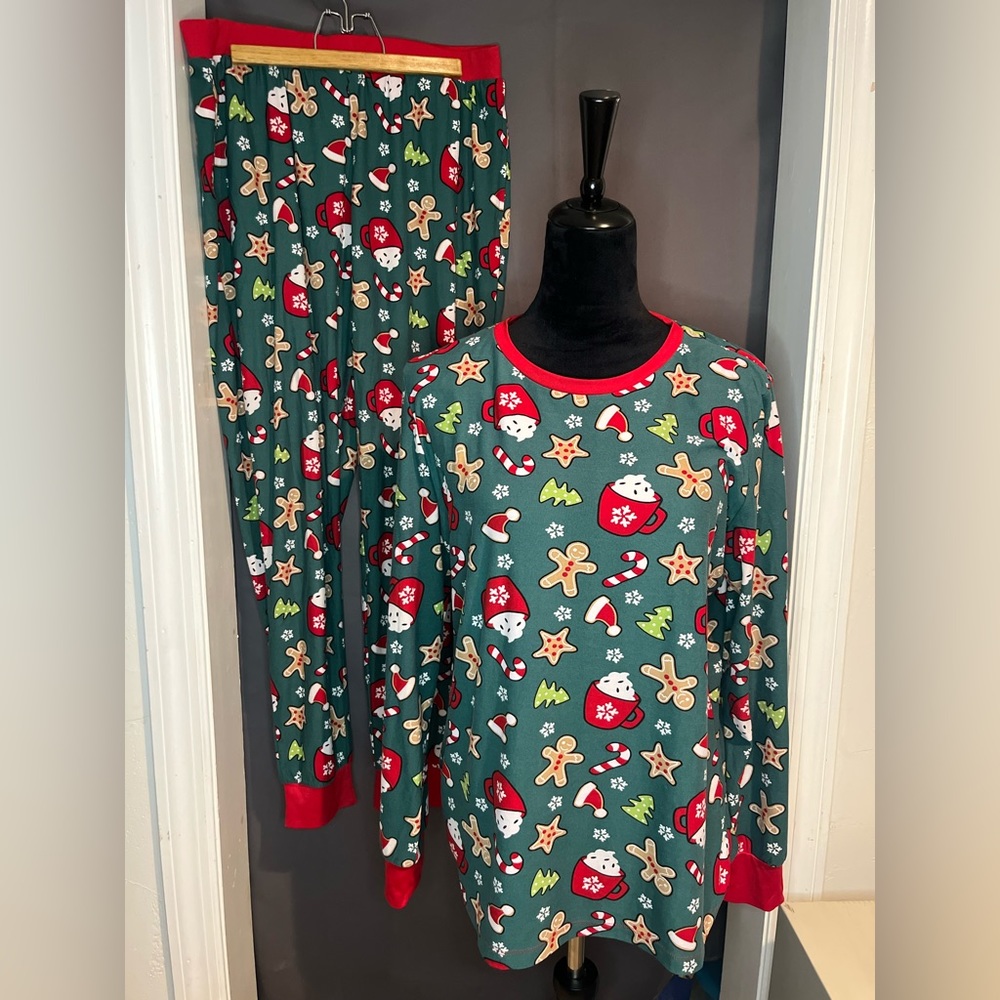 Holiday Fam Jams size large